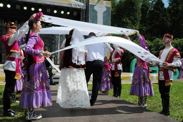 В Подмосковье прошел Фестиваль национальных свадеб