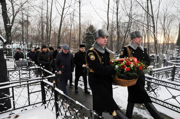 В Москве возложили цветы к могиле легендарного зафронтового разведчика Ибрагима Аганина 